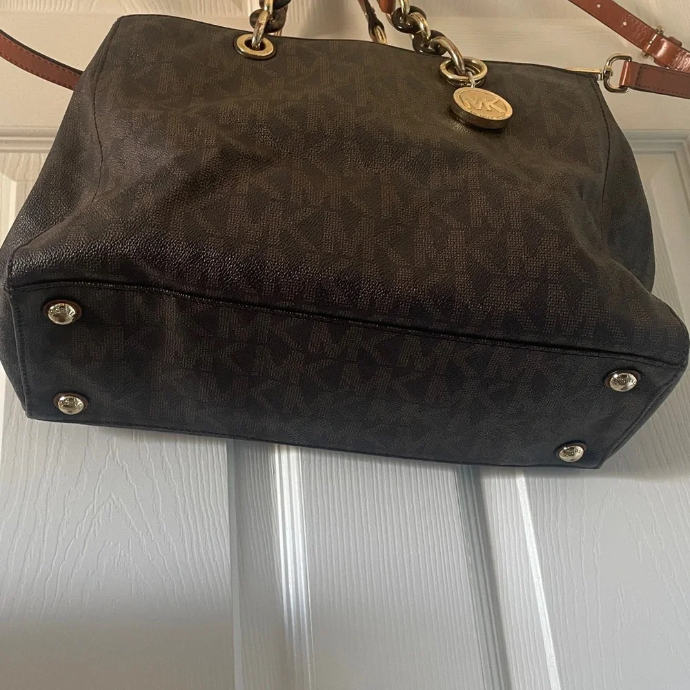 MICHAEL Michael Kors Brown Signature Coated Canvas Medium Cynthia Tote Purse